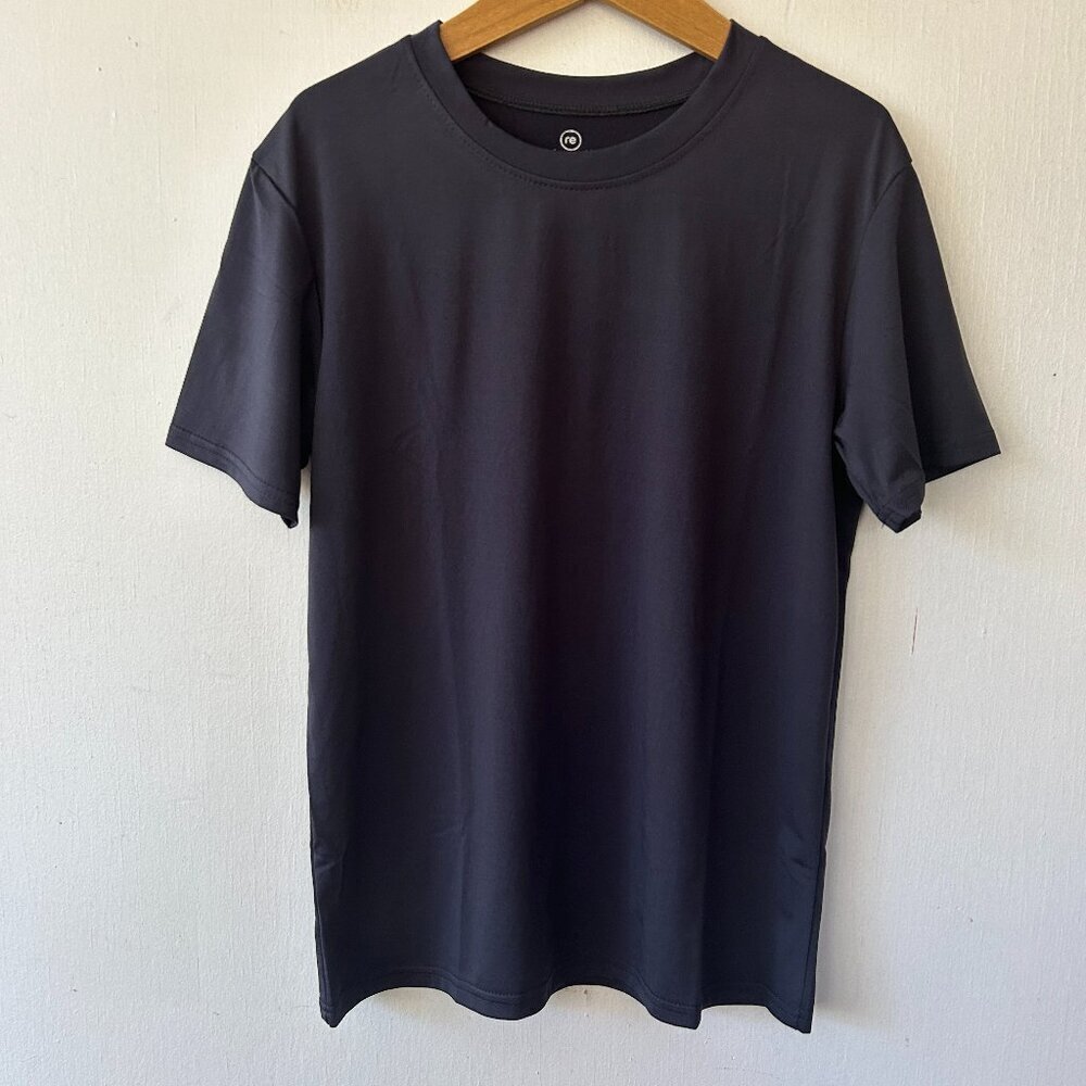 Real Essentials Activewear T-shirt Large Gray Short Sleeve Athletic‎ Gorpcore